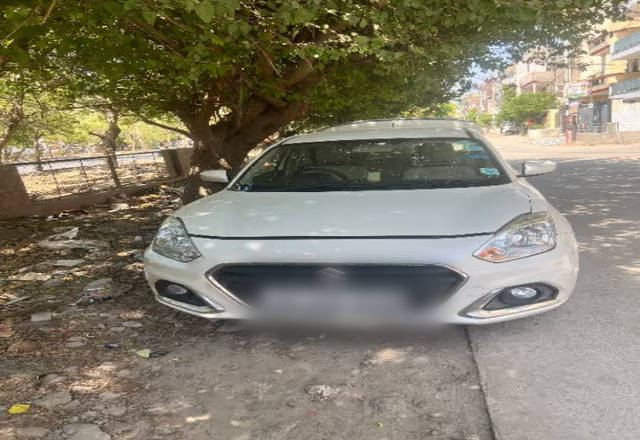 https://images10.gaadi.com/usedcar_image/4514699/original/baa1deaf-f655-4396-9adf-141209f5c5af.?imwidth=6400
