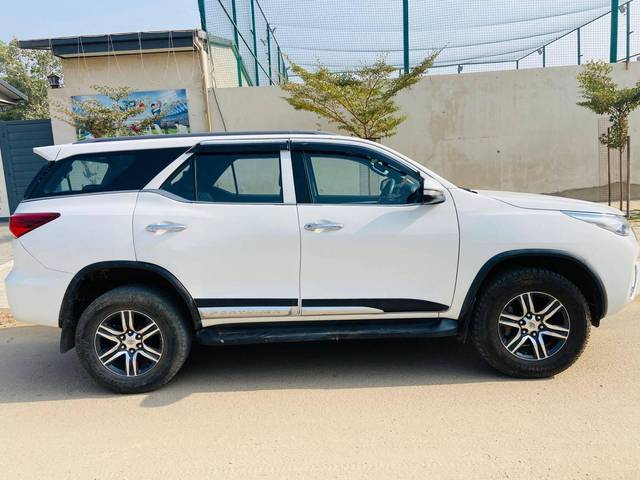 https://images10.gaadi.com/usedcar_image/4514752/original/processed_2875e2a0d2578e19bbc31f4854fdadb5.jpg?imwidth=6401