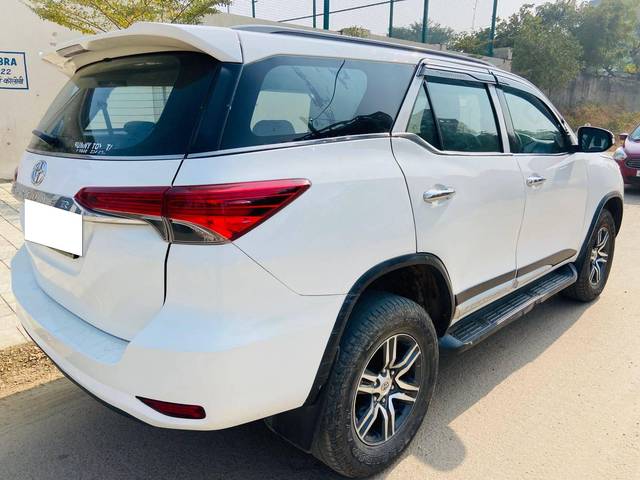 https://images10.gaadi.com/usedcar_image/4514752/original/processed_f7e6049837f524e27c29979f11980646.jpg?imwidth=6402