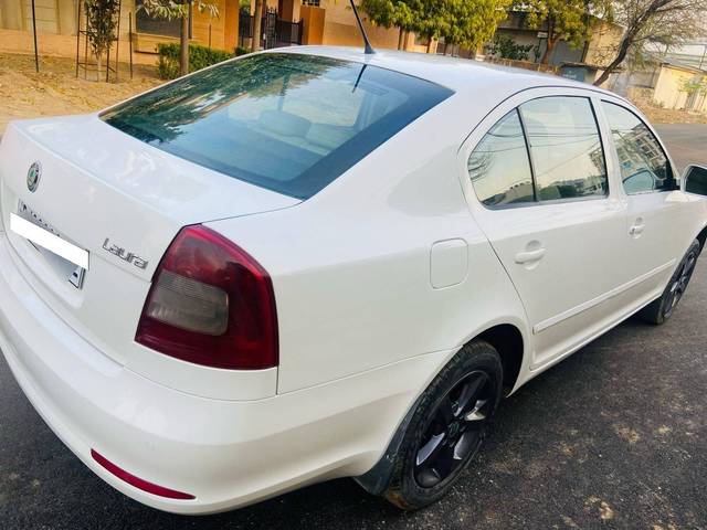 https://images10.gaadi.com/usedcar_image/4514758/original/processed_8b447971882501afa8ed17b28b57e321.jpg?imwidth=6402