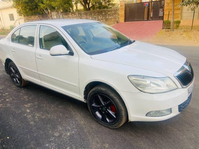 https://images10.gaadi.com/usedcar_image/4514758/original/processed_b4b877df1282db0672d9cffdc4f1a4cf.jpg?imwidth=6400