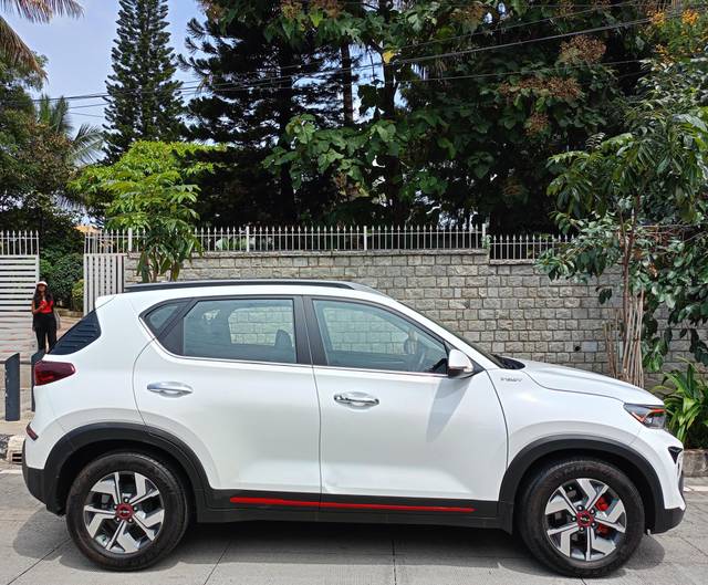 https://images10.gaadi.com/usedcar_image/4514761/original/processed_a037bde43d8634274ac8c8d8f3ed9509.jpeg?imwidth=6401