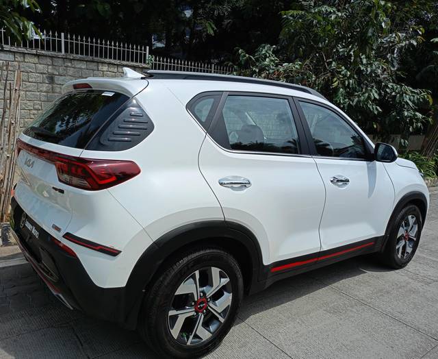 https://images10.gaadi.com/usedcar_image/4514761/original/processed_c97e42356ecb841a7cdc25d03ecc5810.jpeg?imwidth=6402