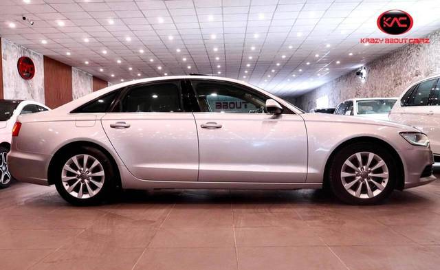 https://images10.gaadi.com/usedcar_image/4514765/original/processed_261c75b5e4326b4a767c0548ec659699.jpg?imwidth=6401