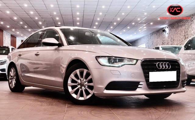 https://images10.gaadi.com/usedcar_image/4514765/original/processed_fd59b4765f8c16eca4baa94facc9d3b9.jpg?imwidth=6400