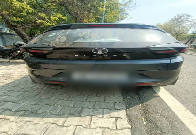 https://images10.gaadi.com/usedcar_image/4514802/original/d6c254e6-6a36-4acc-8982-f6c9edfde8f0.?imwidth=6402