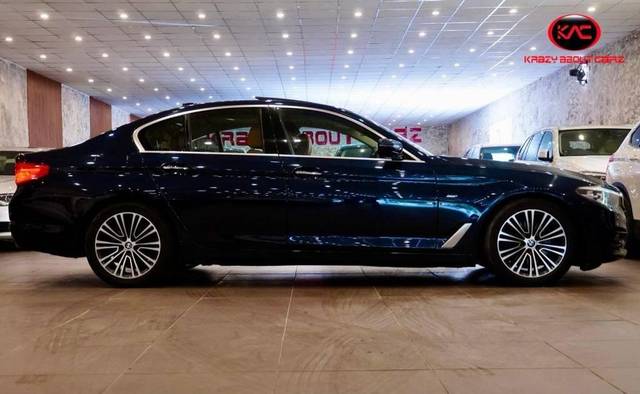 https://images10.gaadi.com/usedcar_image/4514814/original/processed_73529cf0893ae43a2cd2f5aed6d2ecd8.jpg?imwidth=6401