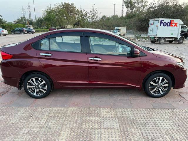 https://images10.gaadi.com/usedcar_image/4514826/original/processed_145c782c3f64b37bbc0c6ef79fc50eb7.jpg?imwidth=6401