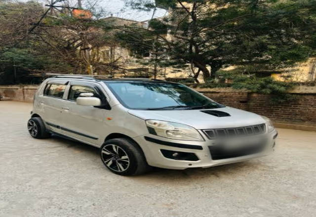 https://images10.gaadi.com/usedcar_image/4514839/original/824e0e2c-2388-44c7-b0b7-5a473808b47e.?imwidth=6400