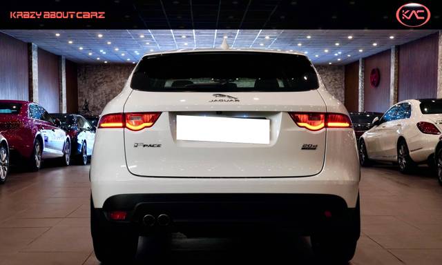 https://images10.gaadi.com/usedcar_image/4514854/original/processed_c8aa6e45deb7d2006c13553ed006087c.jpg?imwidth=6402