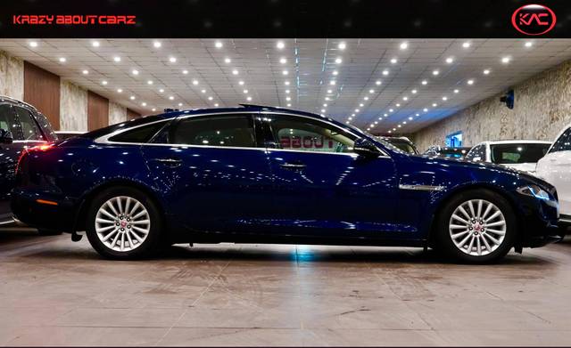 https://images10.gaadi.com/usedcar_image/4514859/original/processed_41a01c351cd6c212c7ef697e5f9f6475.jpg?imwidth=6401