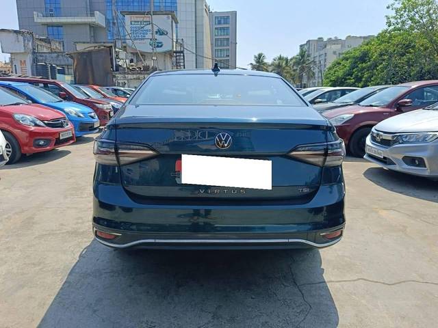 https://images10.gaadi.com/usedcar_image/4514917/original/processed_3ca2fec30cb1620acbb1c5937e494502.jpg?imwidth=6402