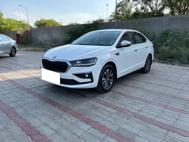 https://images10.gaadi.com/usedcar_image/4514927/original/processed_700a4335fbd0312675ad22e427d8dcb5.jpg?imwidth=6402
