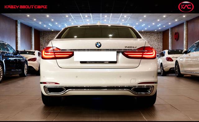 https://images10.gaadi.com/usedcar_image/4514930/original/processed_b82c39a432432b51603f96a46faa59c7.jpg?imwidth=6402
