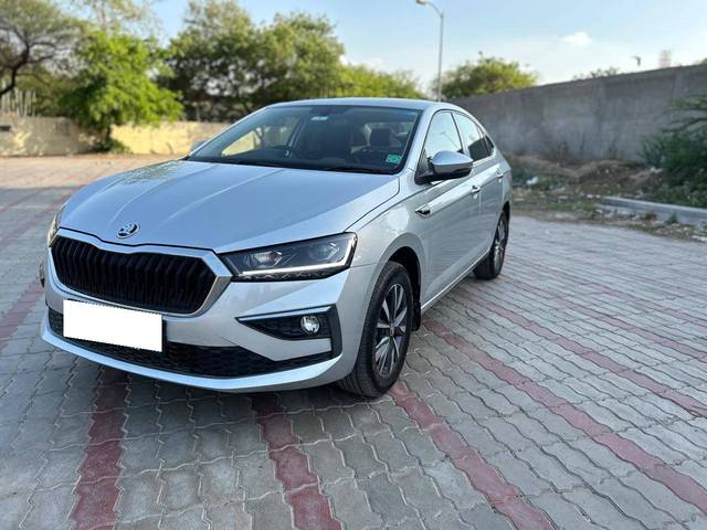 https://images10.gaadi.com/usedcar_image/4514935/original/processed_2fecda9bc667030bea55a77f92d30164.jpg?imwidth=6400