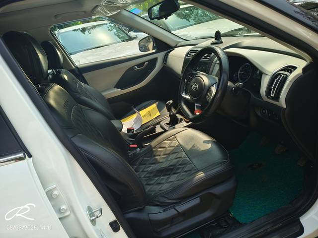 https://images10.gaadi.com/usedcar_image/4514951/original/095864a075505c838f4929ff919bdec1.jpg?imwidth=6402