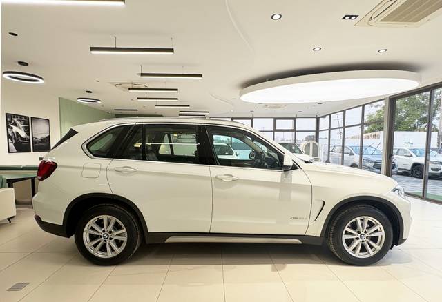 https://images10.gaadi.com/usedcar_image/4514956/original/b9b4cd98165a66ad2f99eeffcb655e82.jpg?imwidth=6401