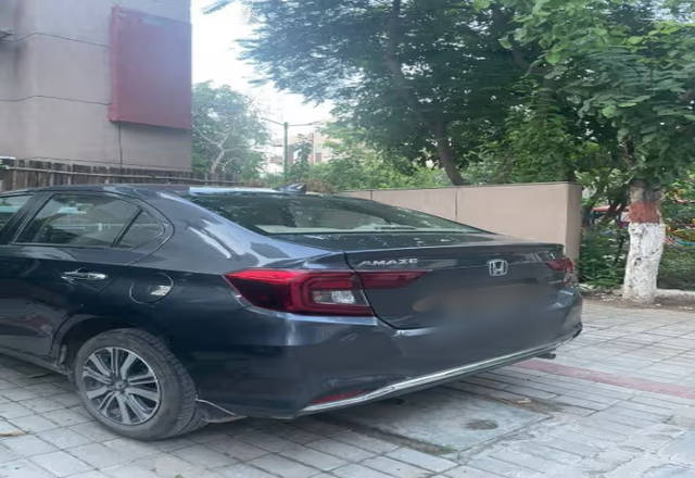 https://images10.gaadi.com/usedcar_image/4514961/original/e4b4a67a-c783-413d-8dd2-a1a3f4140e3a.?imwidth=6400