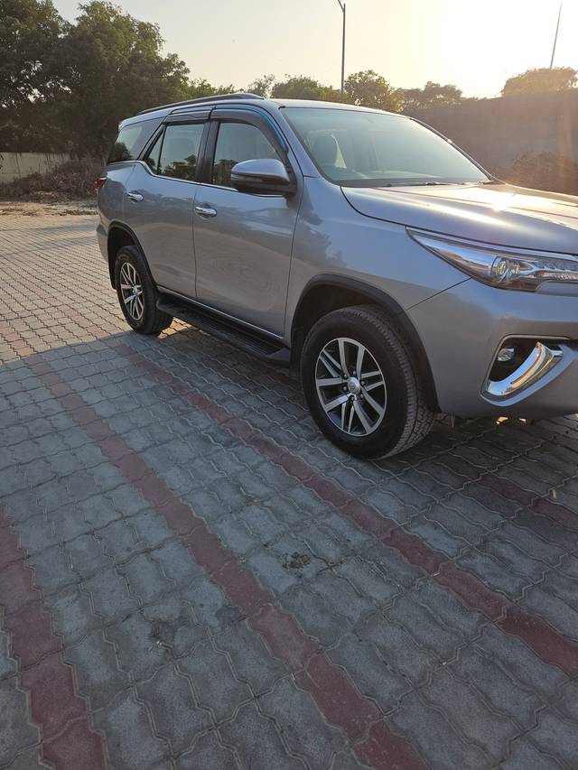 https://images10.gaadi.com/usedcar_image/4514977/original/ff1365c2affb63d9f72797109e8e4a03.jpg?imwidth=6400