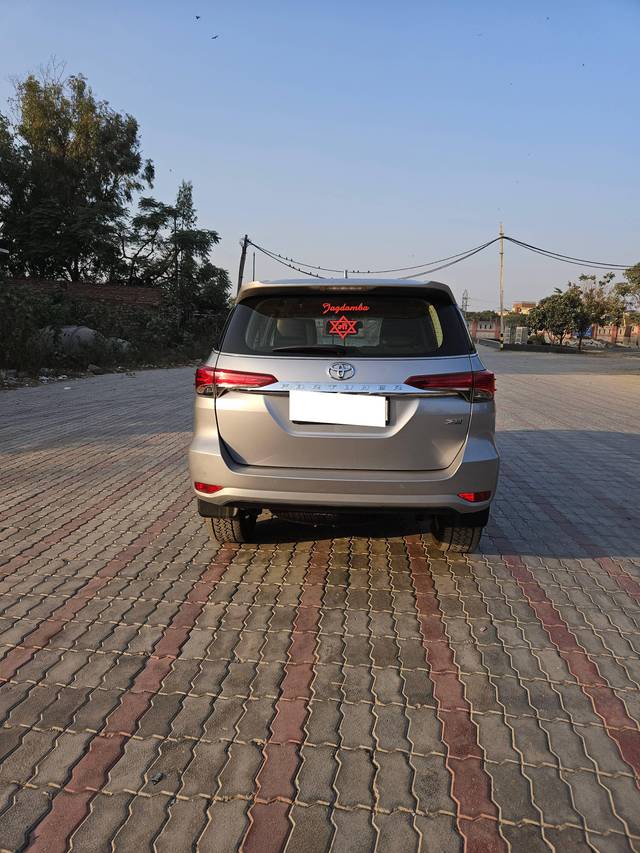 https://images10.gaadi.com/usedcar_image/4514977/original/processed_00e29872922a81ab603f46c74250acf7.jpg?imwidth=6402