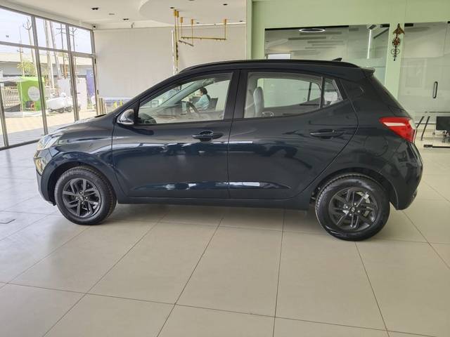 https://images10.gaadi.com/usedcar_image/4514981/original/cea9f50d5dd3b53995edec5bf950c9ab.jpg?imwidth=6402