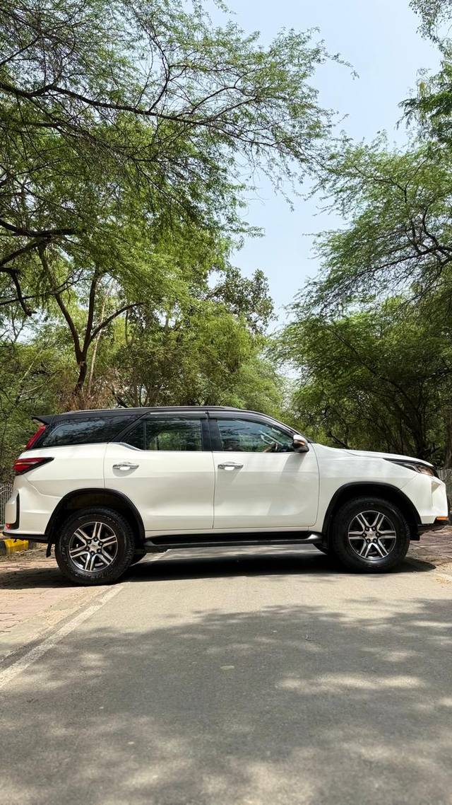 https://images10.gaadi.com/usedcar_image/4514984/original/94ce9914b94b2b5b6d4a5581bdb3f807.jpg?imwidth=6401