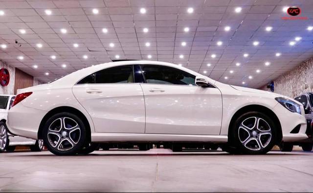 https://images10.gaadi.com/usedcar_image/4514985/original/processed_97417ed543d0ea612aa95c159111b569.jpg?imwidth=6401