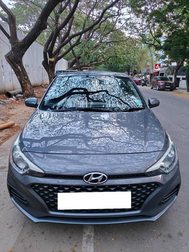 https://images10.gaadi.com/usedcar_image/4514987/original/processed_b028447acb325ca85b0b3f932711b1fc.jpg?imwidth=6402