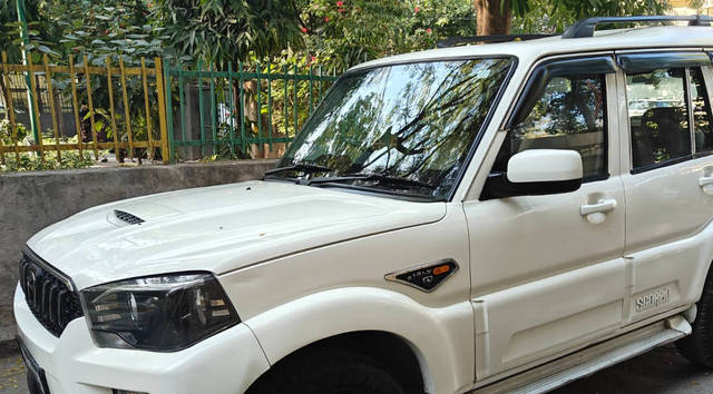 https://images10.gaadi.com/usedcar_image/4514999/original/processed_129d894ff056ed9326ef4ddbaa1be18b.png?imwidth=6400