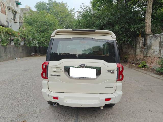 https://images10.gaadi.com/usedcar_image/4514999/original/processed_18590678917585fb794c261bcef3da54.jpg?imwidth=6402
