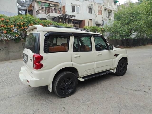 https://images10.gaadi.com/usedcar_image/4514999/original/processed_8fe133efd56794241231e1425ce776d5.jpg?imwidth=6401