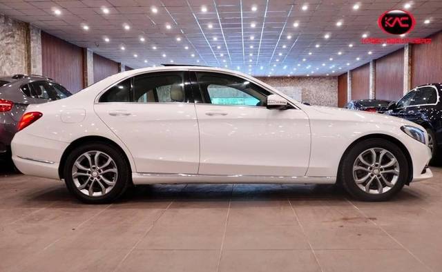 https://images10.gaadi.com/usedcar_image/4515003/original/processed_2888bfff4fffa5218ebd5114776f7672.jpg?imwidth=6401