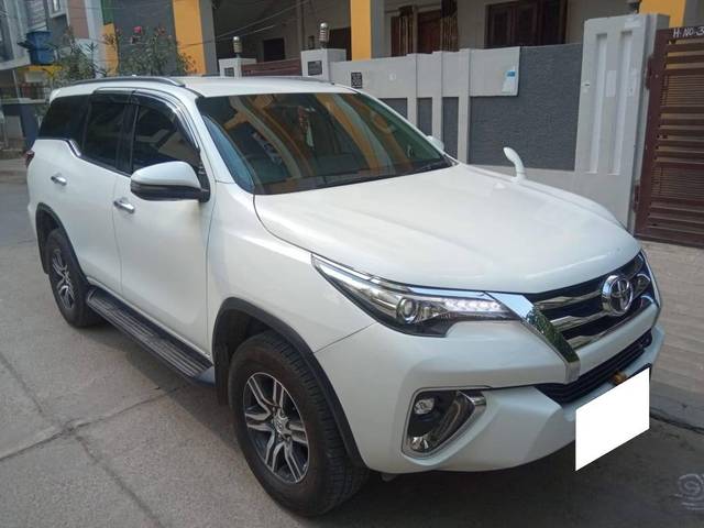 https://images10.gaadi.com/usedcar_image/4515010/original/processed_0de1c1d41f7c301355c224e2c2650acb.jpg?imwidth=6400