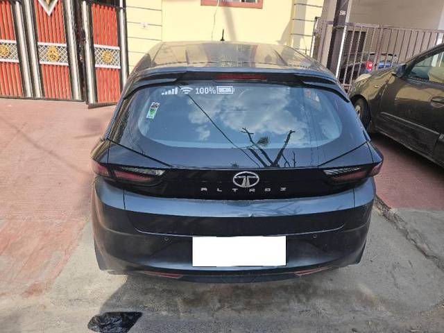 https://images10.gaadi.com/usedcar_image/4515040/original/processed_89425a97-5bbb-4ab8-8c87-473ae86b29a4.jpg?imwidth=6402