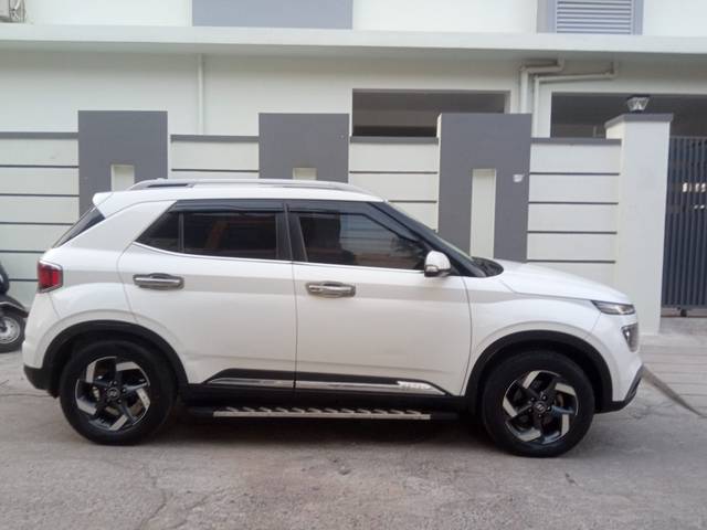 https://images10.gaadi.com/usedcar_image/4515059/original/b4e467d6c29d948791f27a332501c0d9.jpg?imwidth=6401