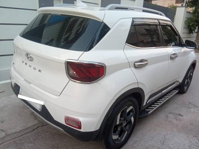 https://images10.gaadi.com/usedcar_image/4515059/original/processed_31ec071eaa997fc4223cf7c48df5d315.jpg?imwidth=6402