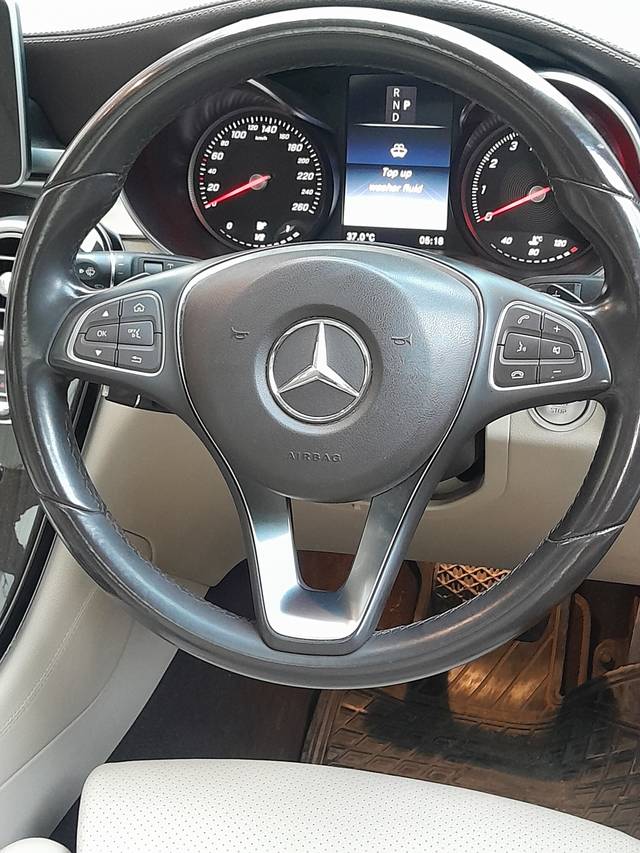 https://images10.gaadi.com/usedcar_image/4515074/original/318305b83c778eaa55394f952f4832d4.jpg?imwidth=6402