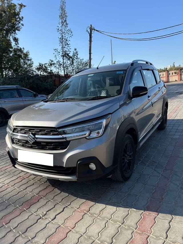 https://images10.gaadi.com/usedcar_image/4515081/original/processed_354e2c36-43b0-475c-ab5d-2255e1557a0d.jpg?imwidth=6402