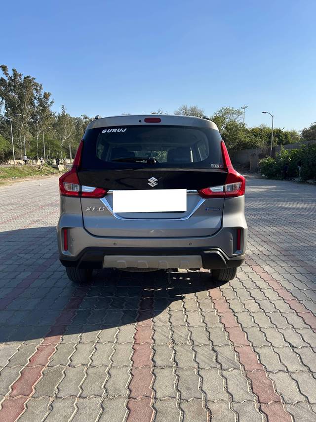 https://images10.gaadi.com/usedcar_image/4515081/original/processed_c86a3fdd-2545-4466-8e09-a50e0a9c028f.jpg?imwidth=6401