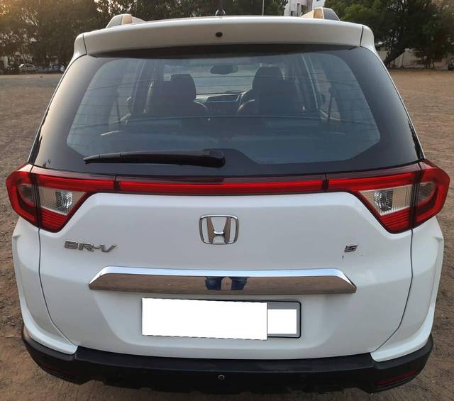 https://images10.gaadi.com/usedcar_image/4515088/original/processed_b9877b70164b852e129a38efa37cd9a0.jpeg?imwidth=6402