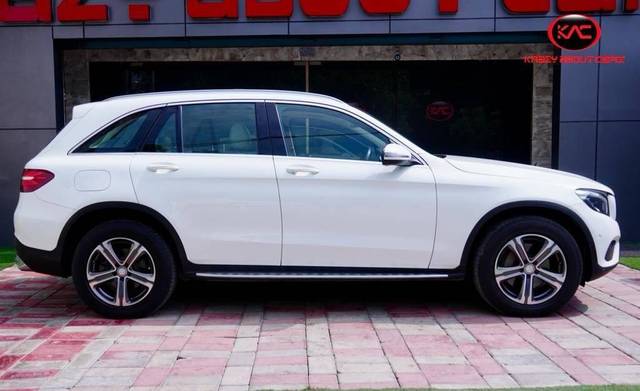 https://images10.gaadi.com/usedcar_image/4515109/original/processed_b2df72e711379a3f0d58e13e3cab519b.jpg?imwidth=6401