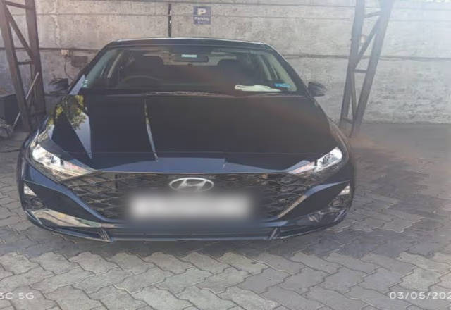https://images10.gaadi.com/usedcar_image/4515110/original/b99a13ab-1849-4531-8acf-efe37cb1eecd.?imwidth=6400