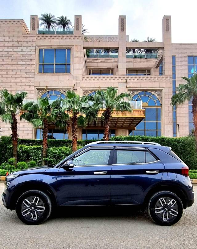 https://images10.gaadi.com/usedcar_image/4515113/original/processed_cd8cd25bee6f23ef55d6a124a548465d.jpg?imwidth=6402