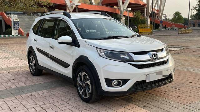 https://images10.gaadi.com/usedcar_image/4515118/original/processed_10bebb2ff2c39adecd24a292f0aede75.jpg?imwidth=6400