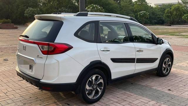https://images10.gaadi.com/usedcar_image/4515118/original/processed_d8d5efff69ac47115c6d8ad20b2ee66d.jpg?imwidth=6401