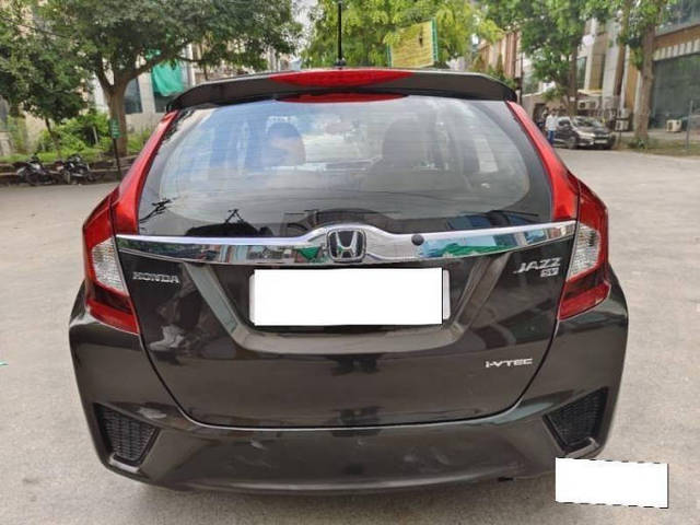 https://images10.gaadi.com/usedcar_image/4515131/original/processed_b25000091e3f410b823f3849625e1260.png?imwidth=6402