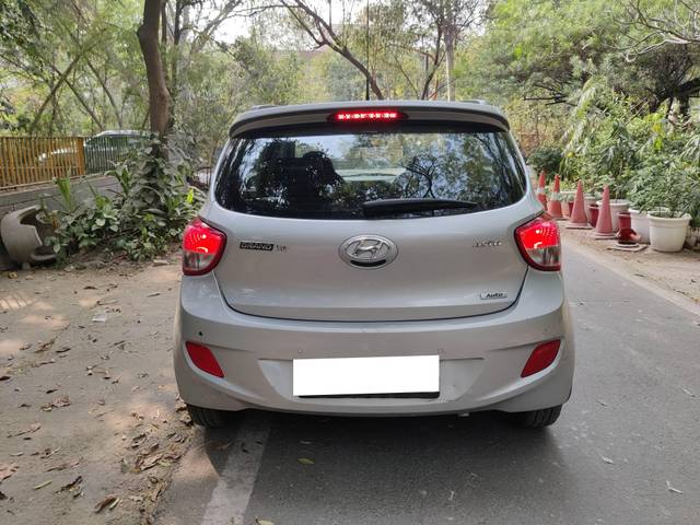 https://images10.gaadi.com/usedcar_image/4515137/original/processed_47a49e1fca475eda2ce14515c96c524d.jpg?imwidth=6402