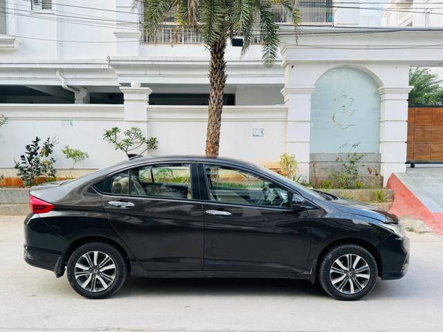 https://images10.gaadi.com/usedcar_image/4515138/original/272e5eddbd4365213ffa6a53da857bd9.jpg?imwidth=6401
