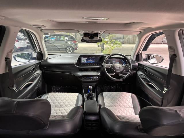 https://images10.gaadi.com/usedcar_image/4515142/original/9693f6679ad5d982a8a59a7e34abe214.jpg?imwidth=6402