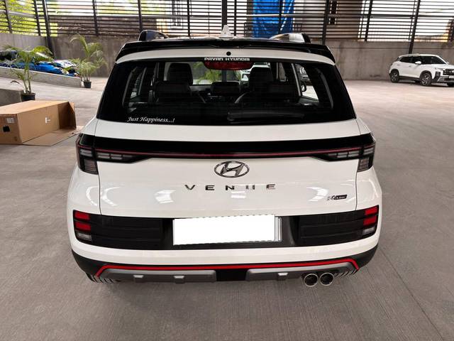 https://images10.gaadi.com/usedcar_image/4515146/original/processed_751e94a263bf1fbc7f048064942ee7f0.jpg?imwidth=6402